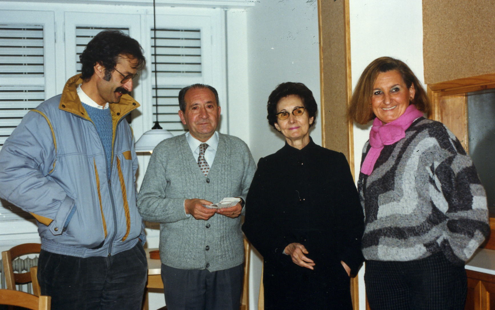 El matrimoni Martos, col·laboradors entusiastes des del primer dia, amb el premi de la Llumineta el Nadal de 1987